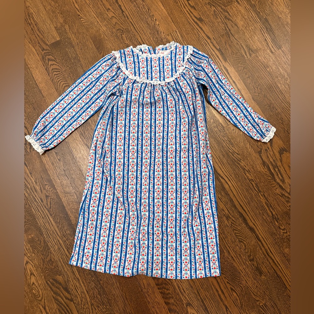 Lanz of Salzburg Gown Girls L (10/12) Fleece Floral Eyelet Lace Tryolean Hearts